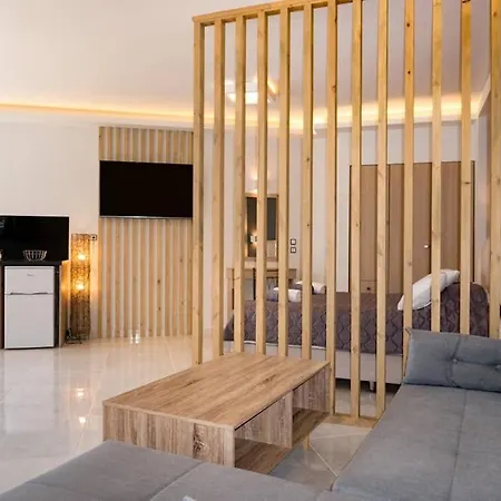 Luxury * Τσιλιβί